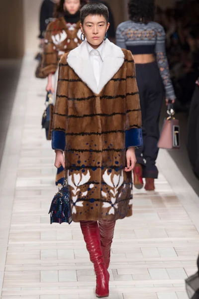 Look 34